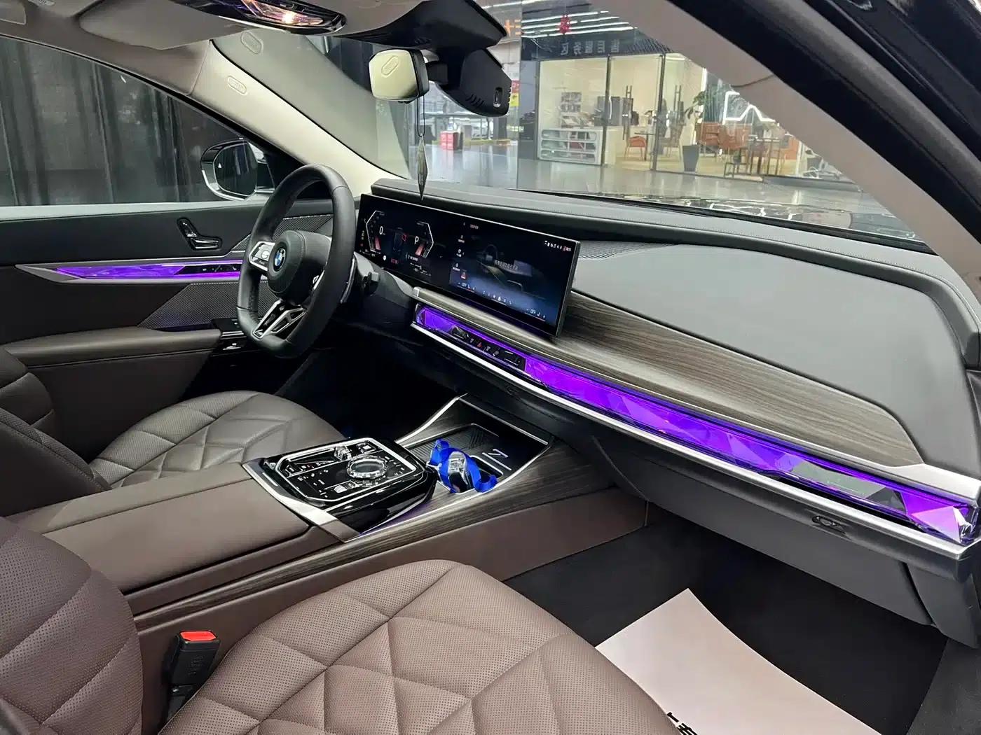 2023 BMW 7 Series 735Li M Sport Package — миниатюра 11