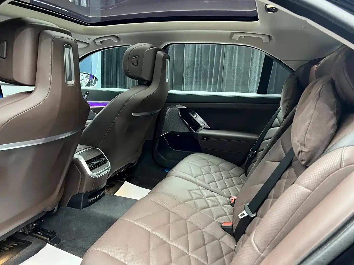 2023 BMW 7 Series 735Li M Sport Package — миниатюра 13