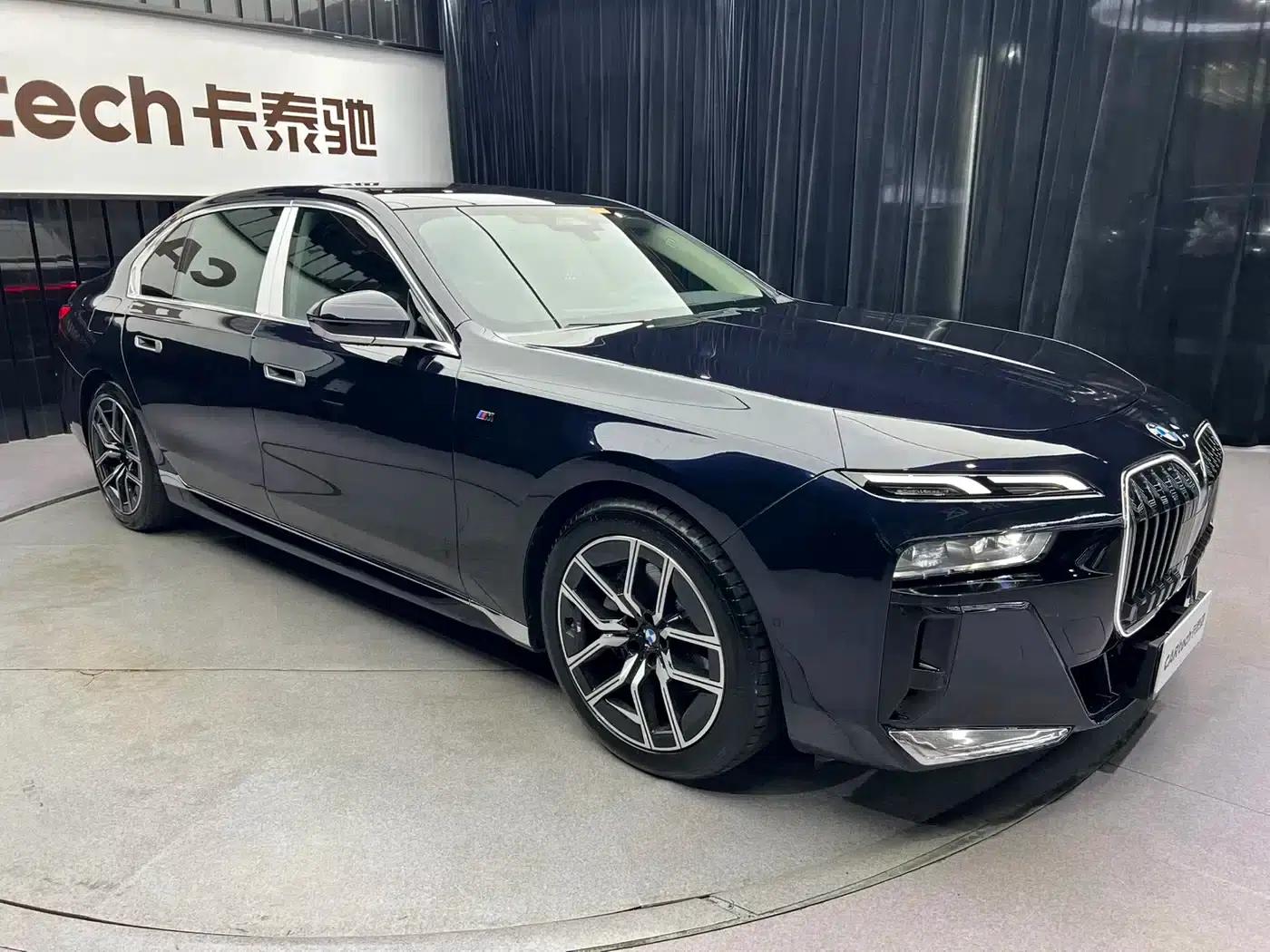 2023 BMW 7 Series 735Li M Sport Package — миниатюра 14