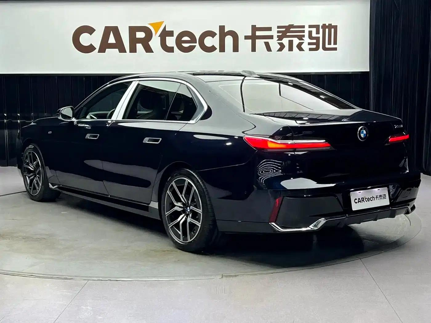 2023 BMW 7 Series 735Li M Sport Package — миниатюра 15