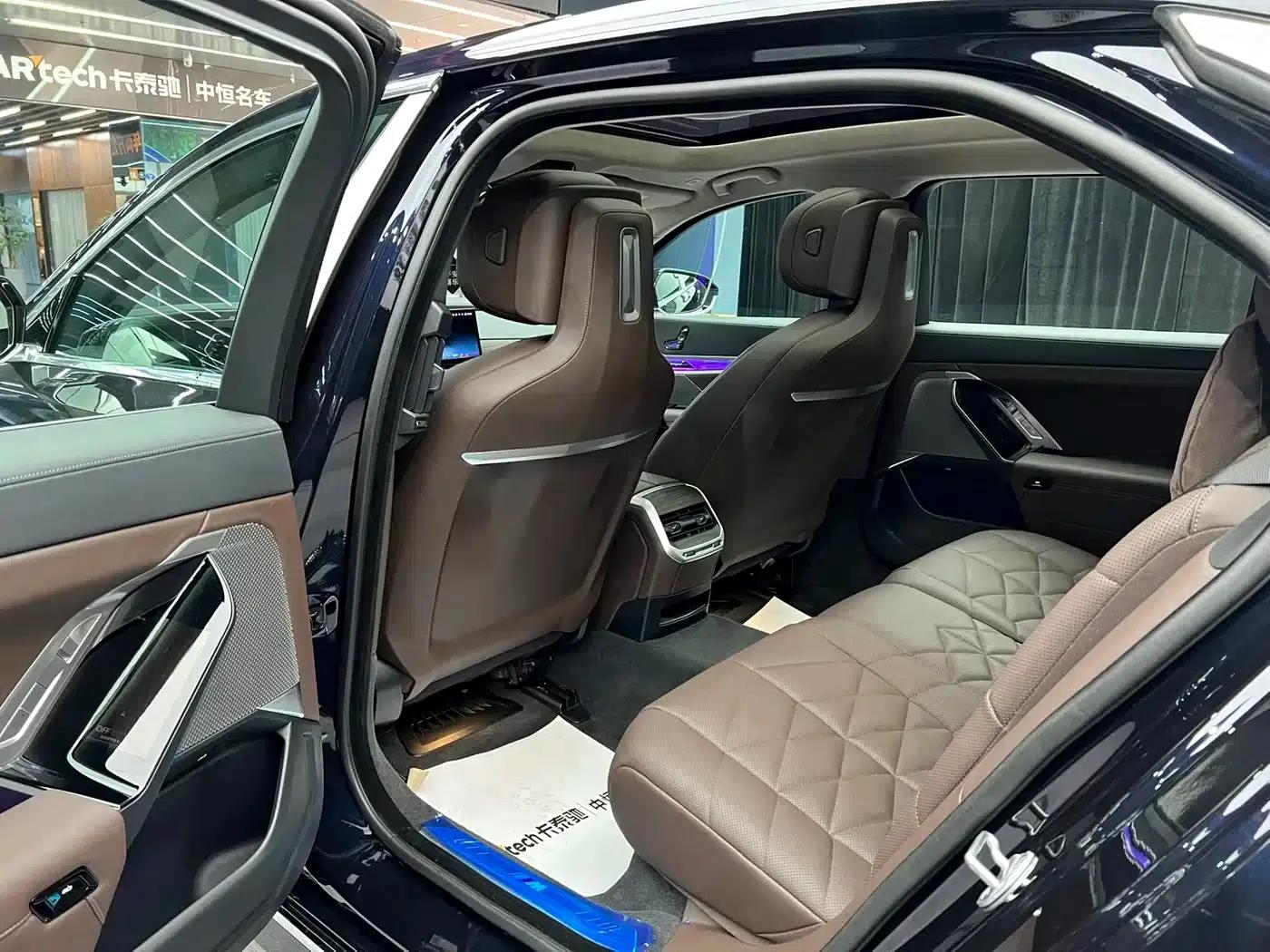 2023 BMW 7 Series 735Li M Sport Package — миниатюра 19