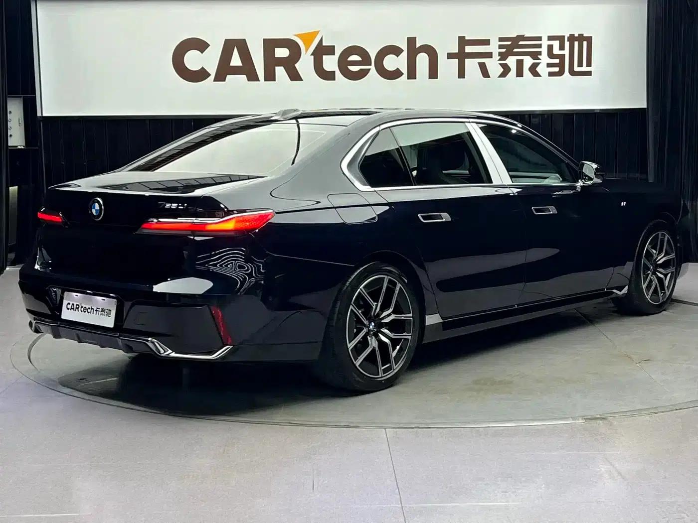 2023 BMW 7 Series 735Li M Sport Package — миниатюра 26