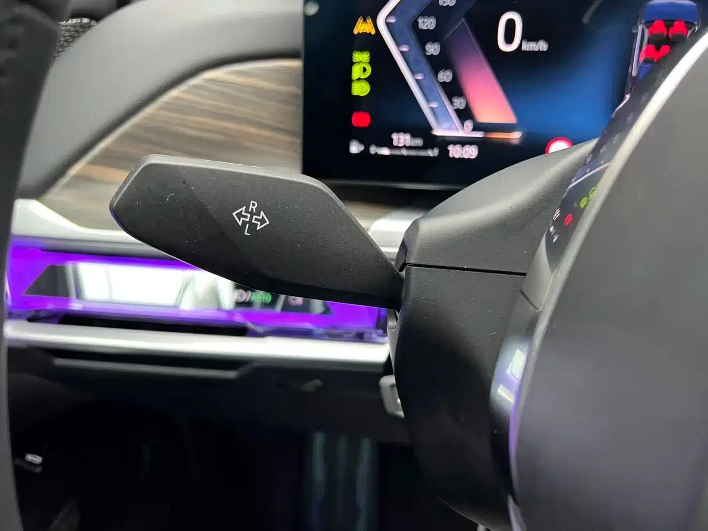 2023 BMW 7 Series 735Li M Sport Package — миниатюра 9