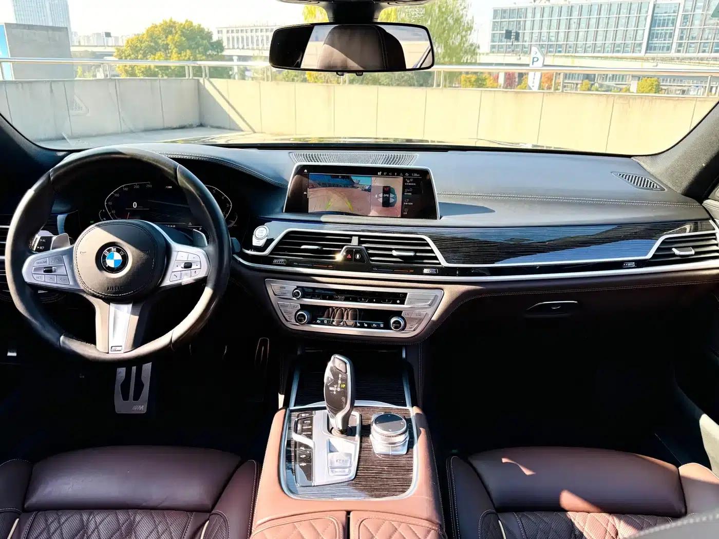 2019 BMW 7 Series 740Li Luxury M Sport Package — миниатюра 11