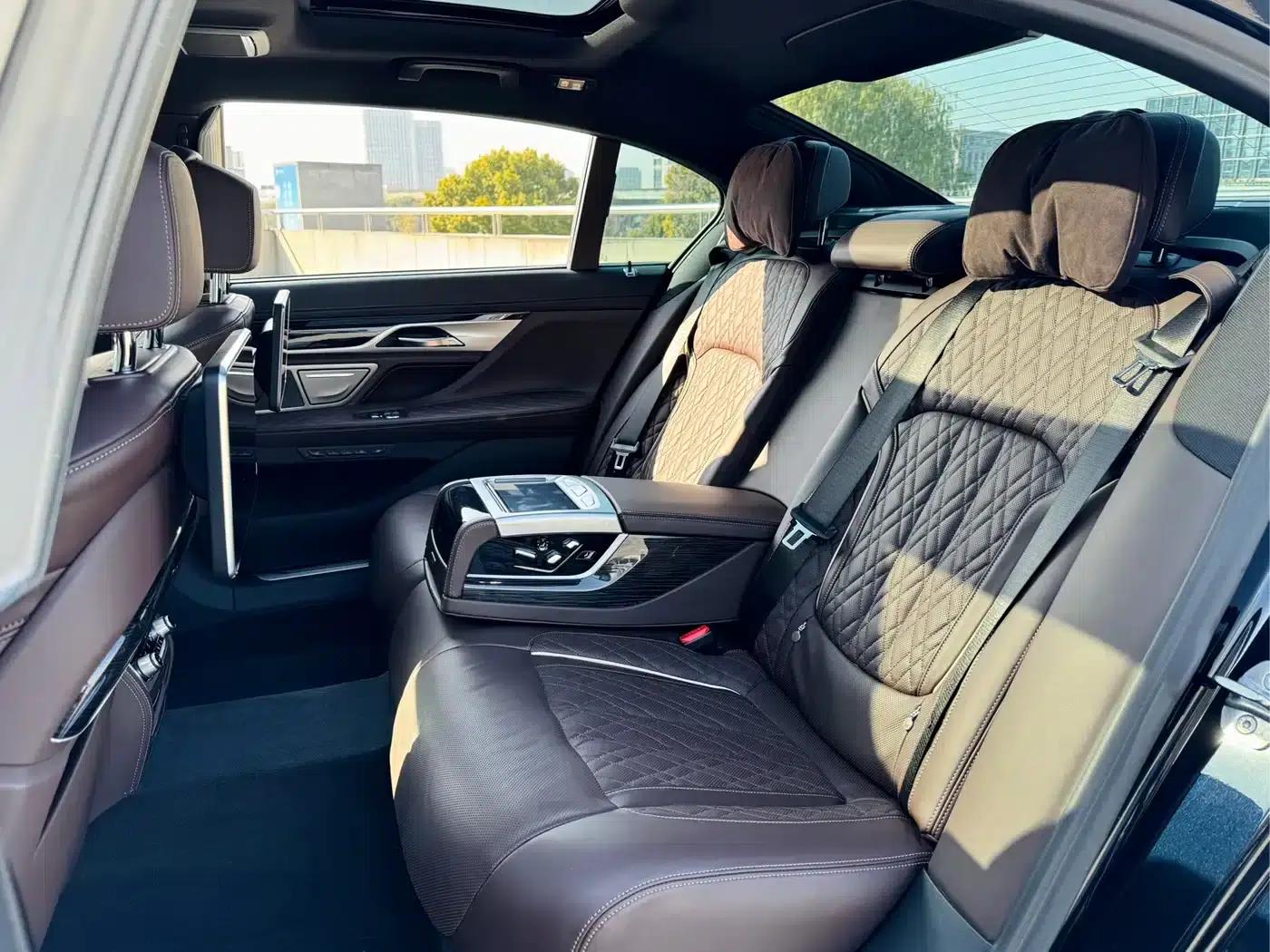 2019 BMW 7 Series 740Li Luxury M Sport Package — миниатюра 8