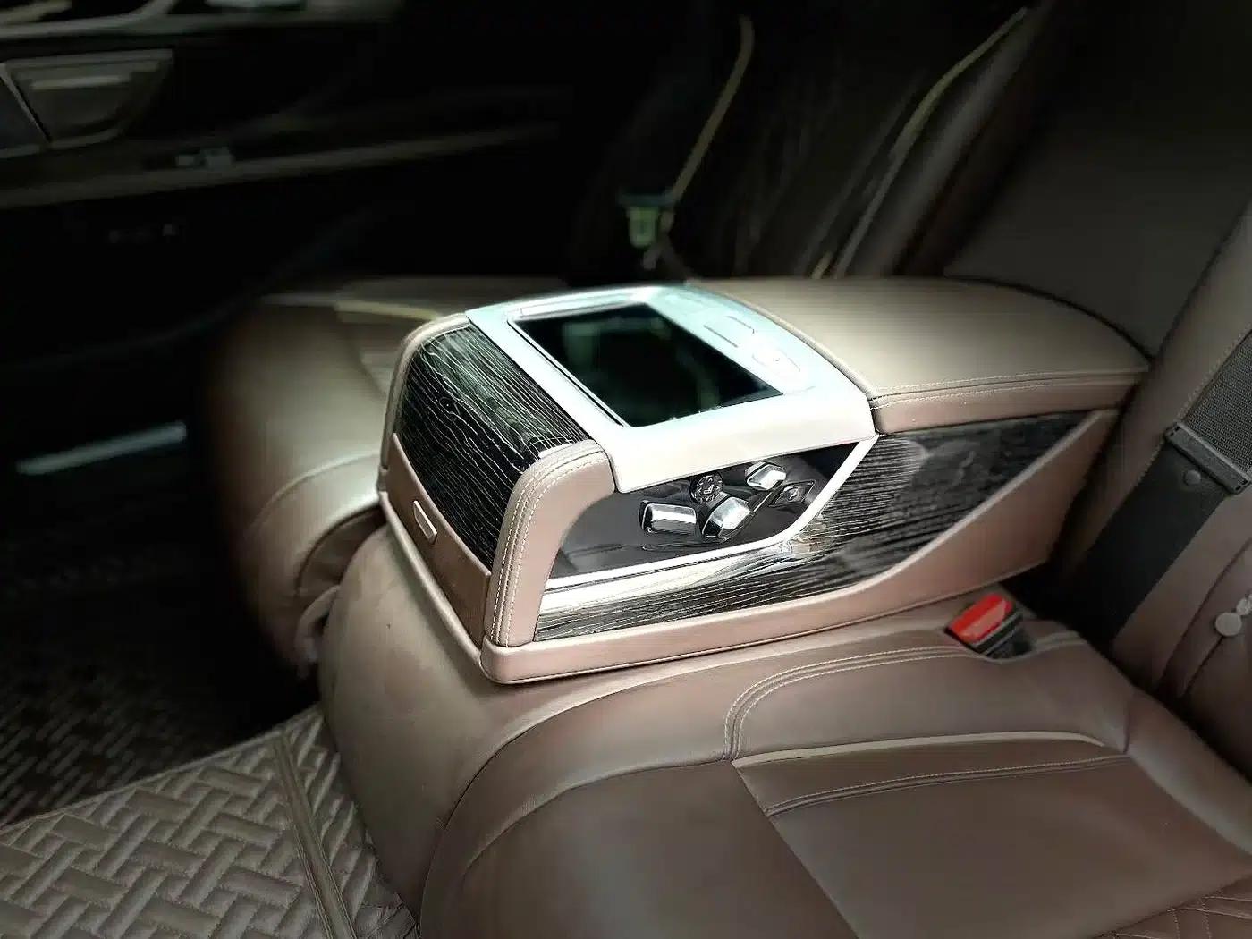 2021 BMW 7 Series 730Li M Sport Package — миниатюра 8