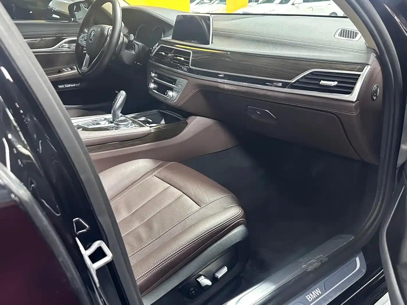 2017 BMW 7 Series 730Li Luxury — миниатюра 4