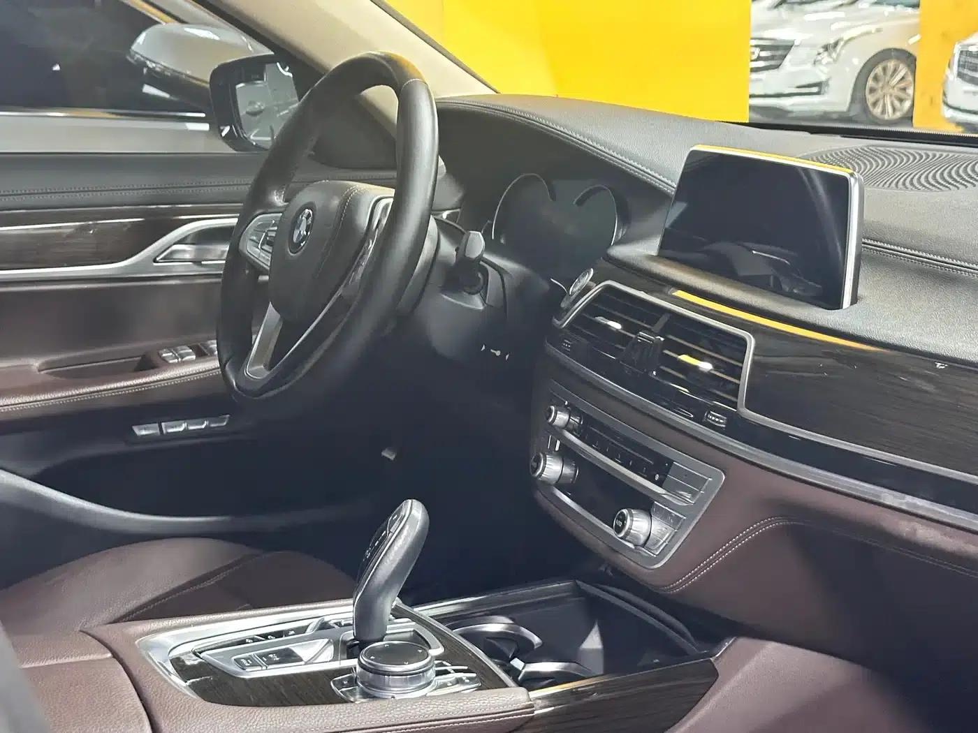 2017 BMW 7 Series 730Li Luxury — миниатюра 5