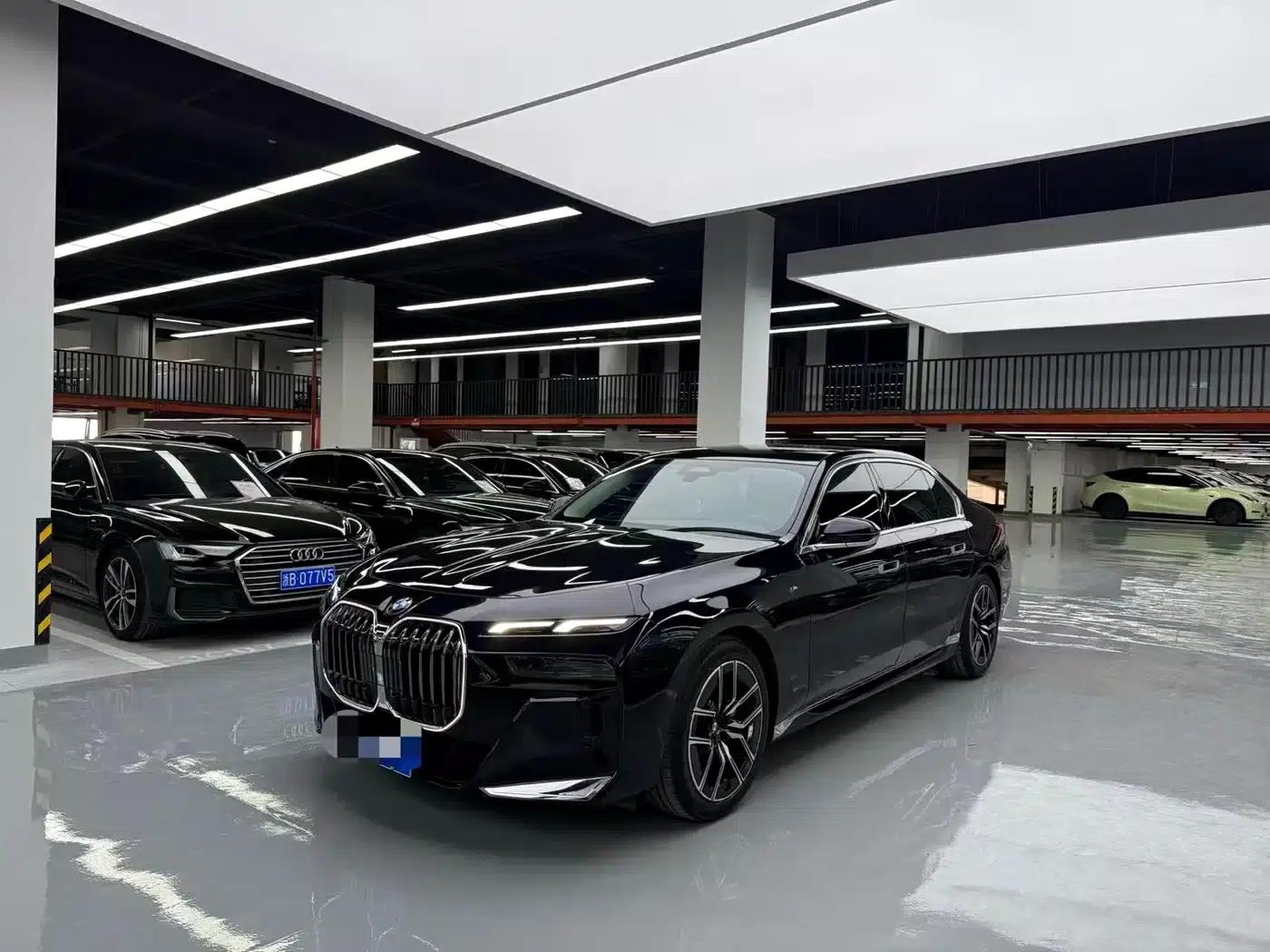 2023 BMW 7 Series 735Li M Sport Package — миниатюра 1