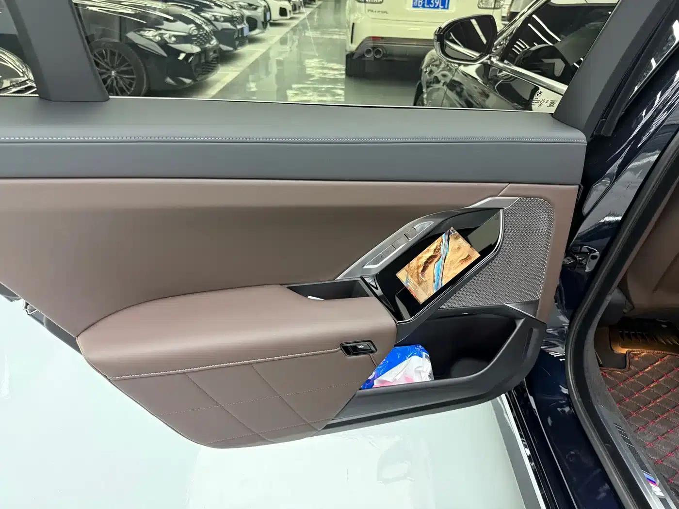 2023 BMW 7 Series 735Li M Sport Package — миниатюра 11