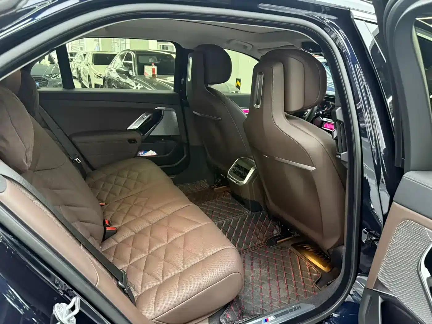 2023 BMW 7 Series 735Li M Sport Package — миниатюра 12