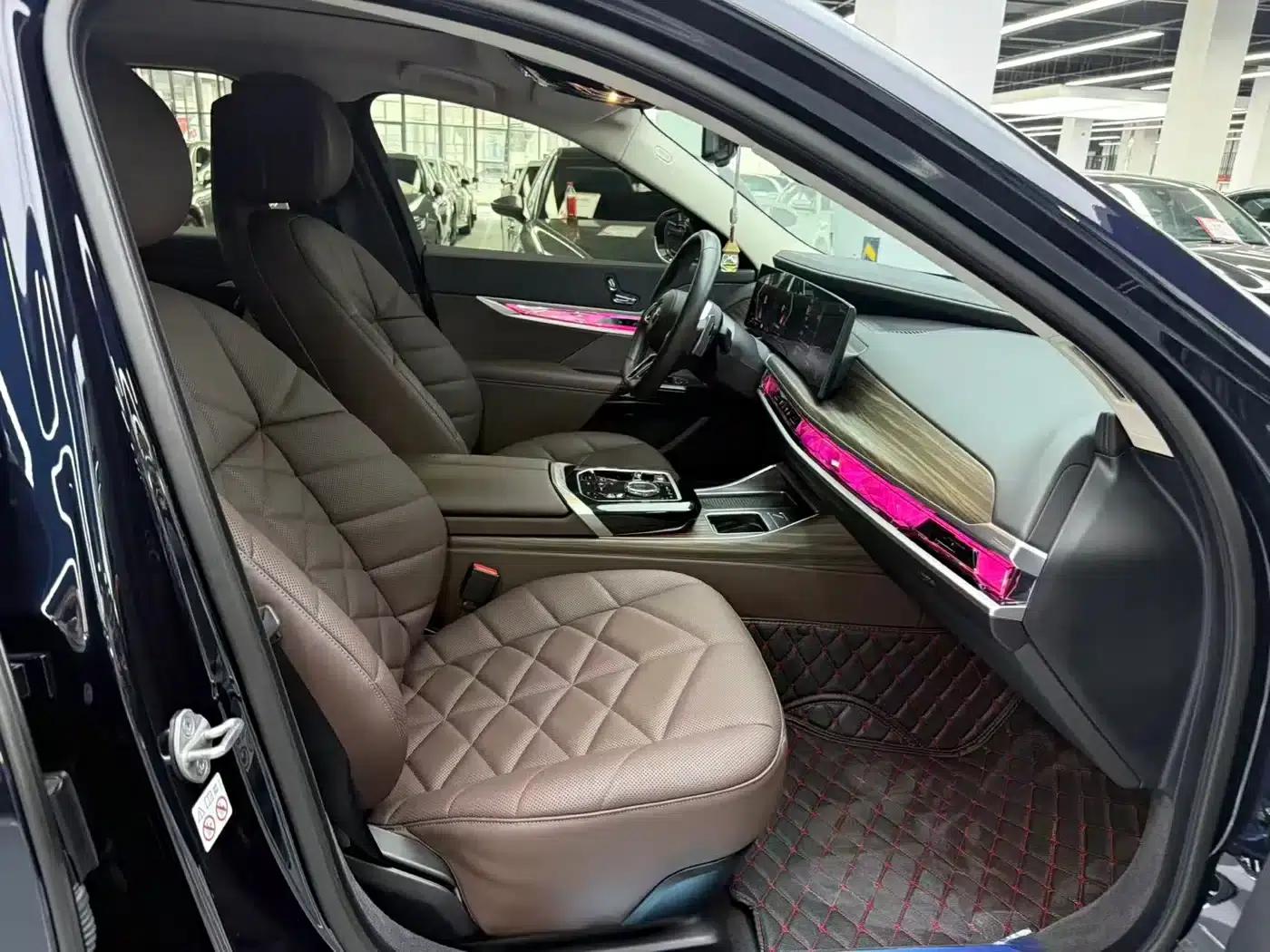 2023 BMW 7 Series 735Li M Sport Package — миниатюра 13