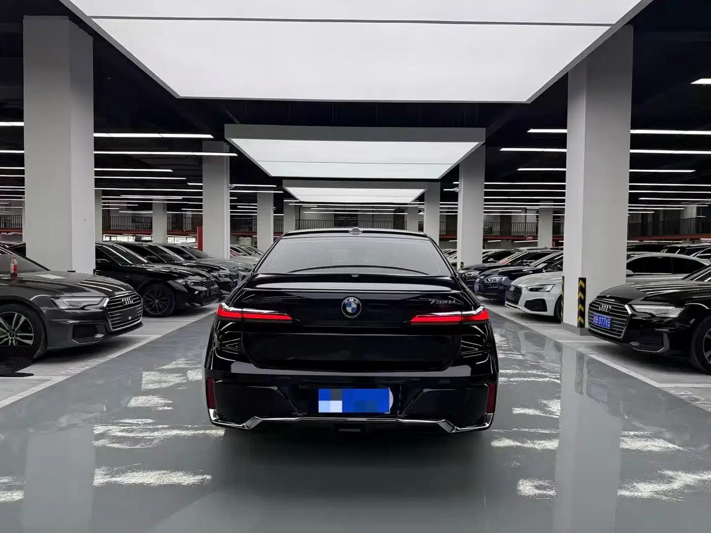 2023 BMW 7 Series 735Li M Sport Package — миниатюра 17