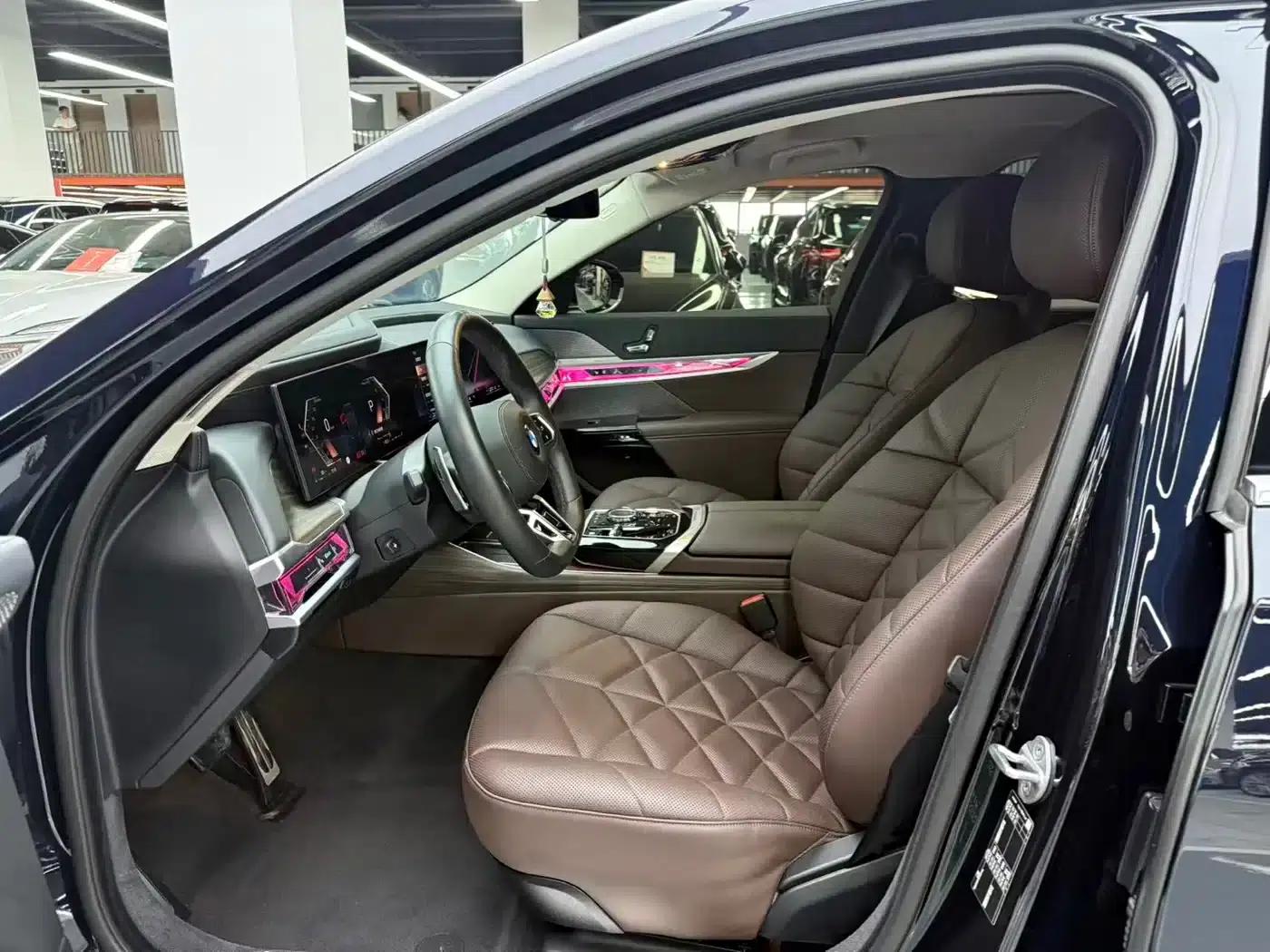 2023 BMW 7 Series 735Li M Sport Package — миниатюра 4