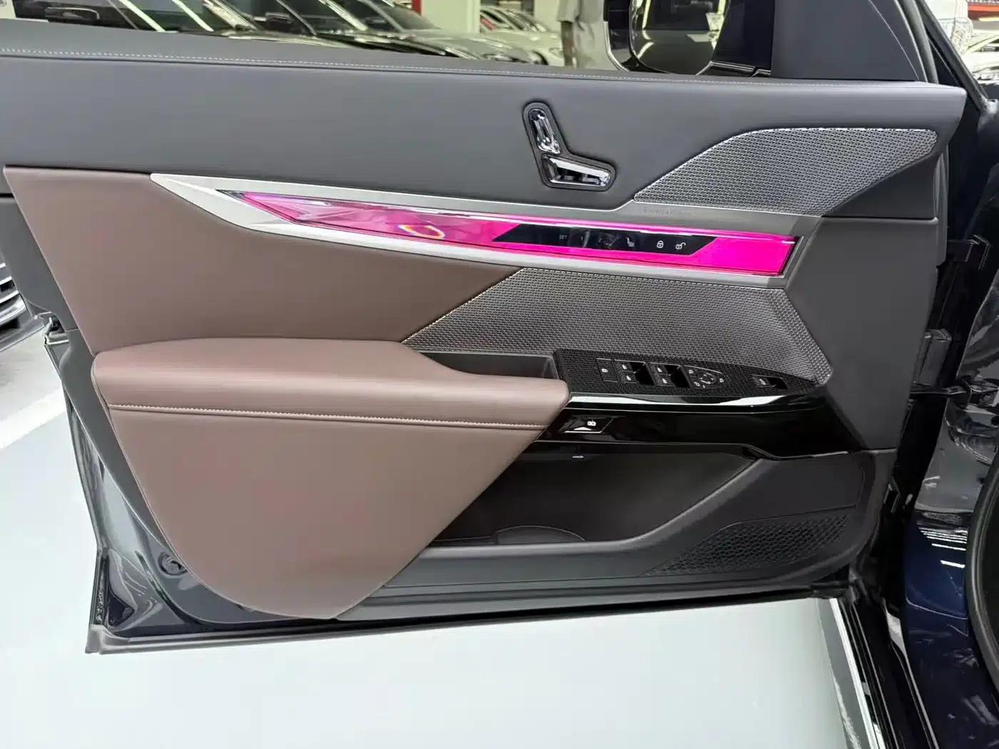 2023 BMW 7 Series 735Li M Sport Package — миниатюра 6