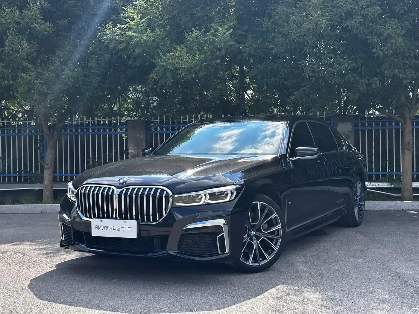 2019 BMW 7 Series 740Li Leading Edition M Sport Package — миниатюра 1