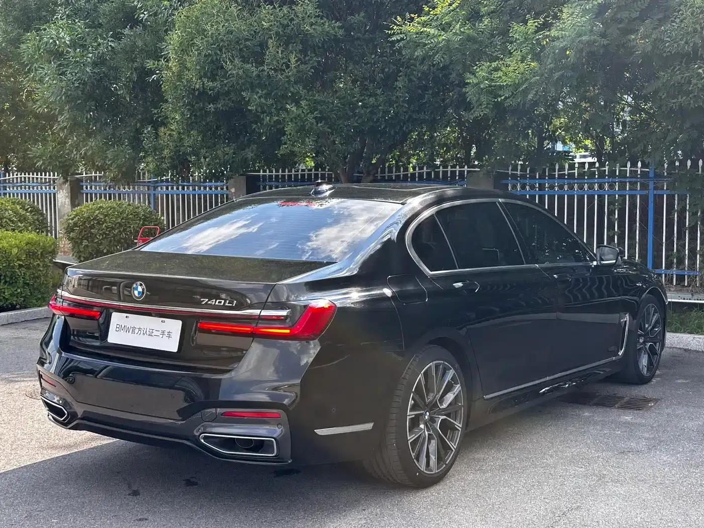 2019 BMW 7 Series 740Li Leading Edition M Sport Package — миниатюра 11