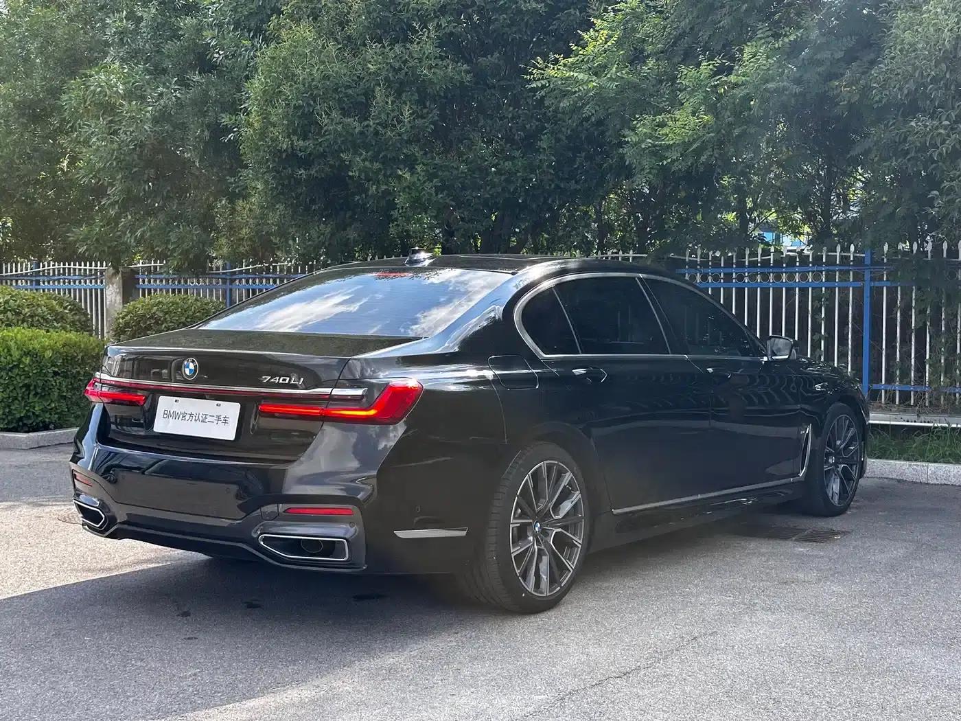 2019 BMW 7 Series 740Li Leading Edition M Sport Package — миниатюра 12