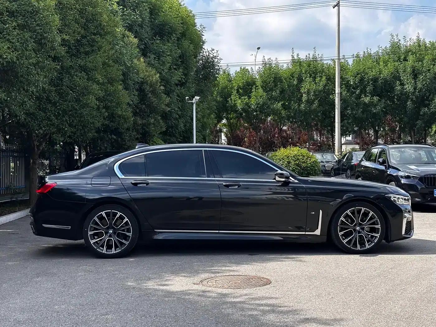 2019 BMW 7 Series 740Li Leading Edition M Sport Package — миниатюра 3