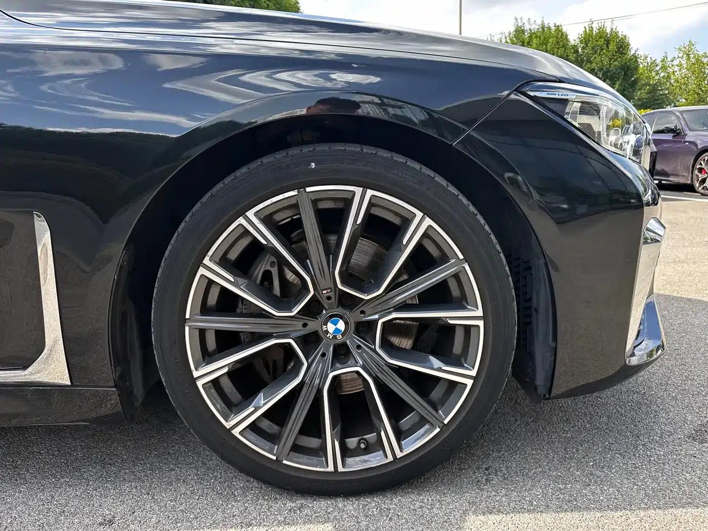 2019 BMW 7 Series 740Li Leading Edition M Sport Package — миниатюра 4