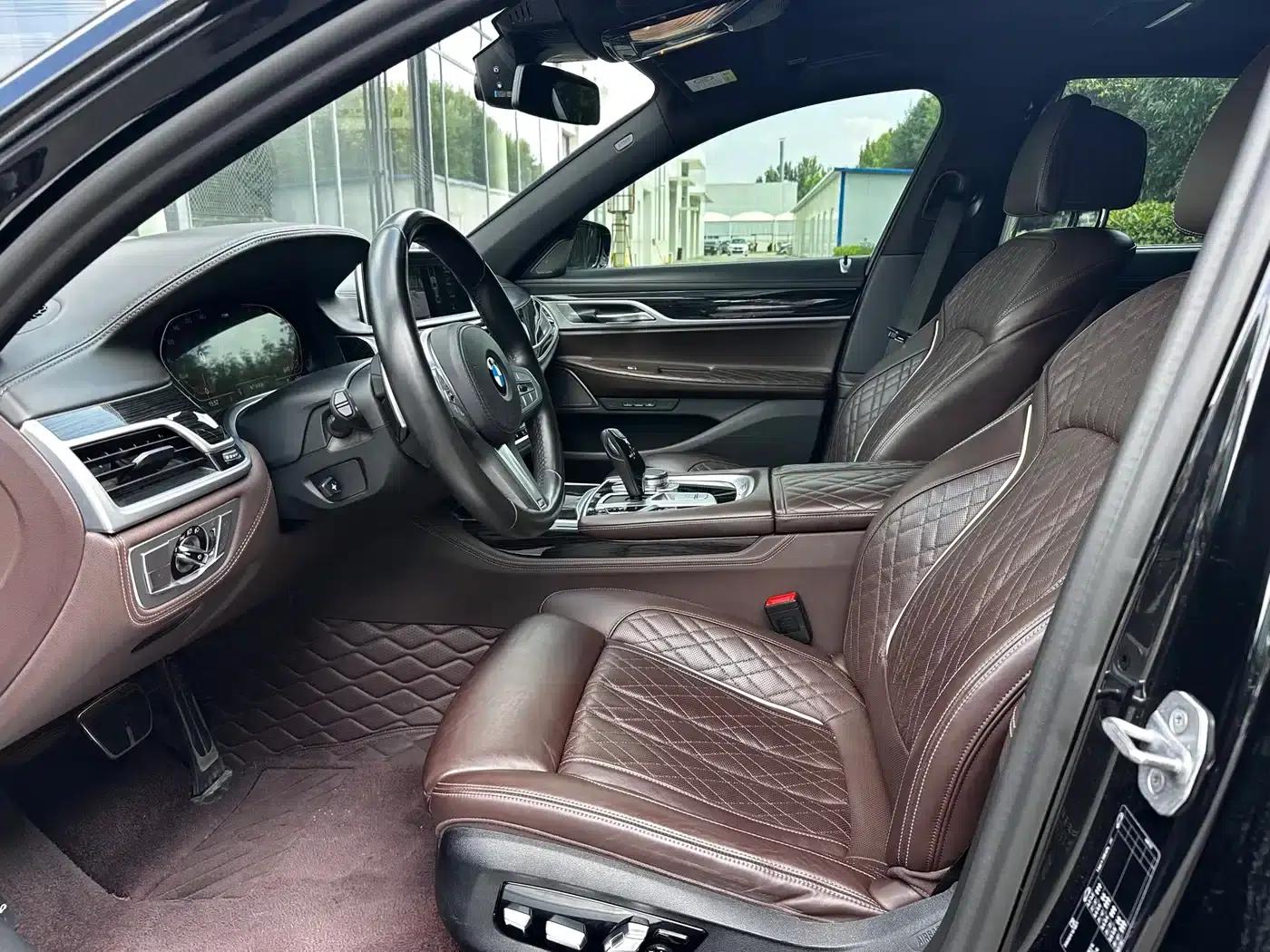 2019 BMW 7 Series 740Li Leading Edition M Sport Package — миниатюра 5