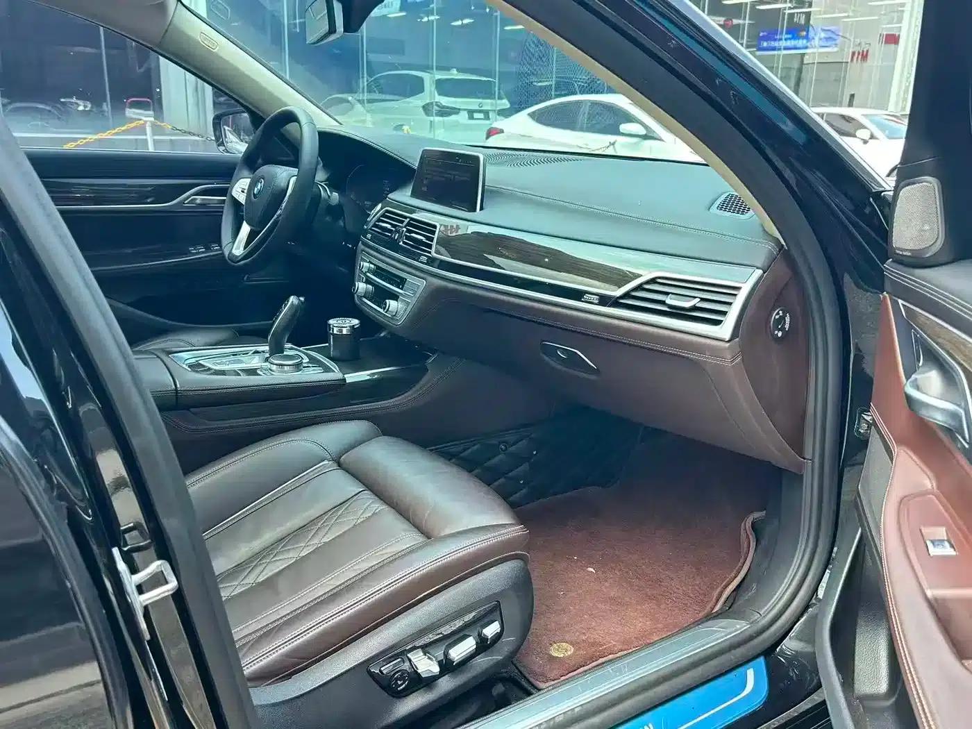 2019 BMW 7 Series 730Li Luxury Package — миниатюра 6