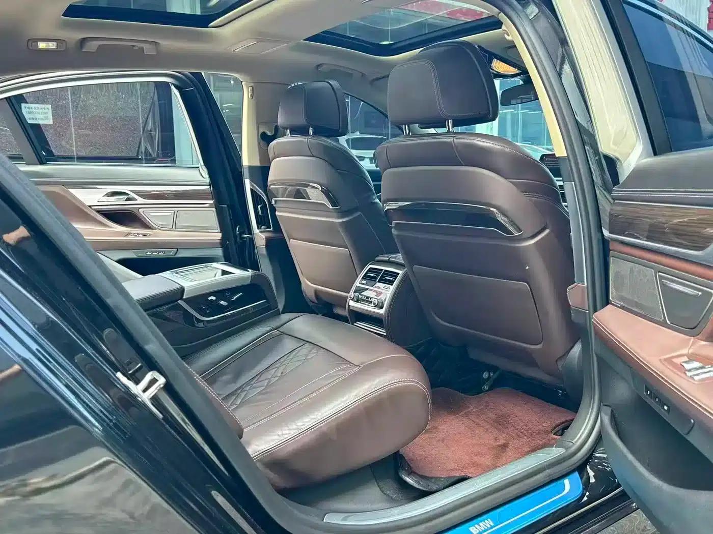 2019 BMW 7 Series 730Li Luxury Package — миниатюра 8