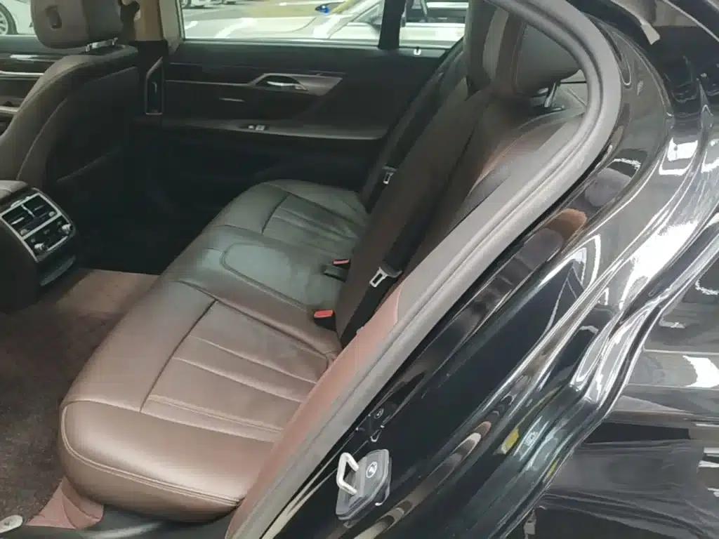 2017 BMW 7 Series 730Li Leading Edition — миниатюра 17