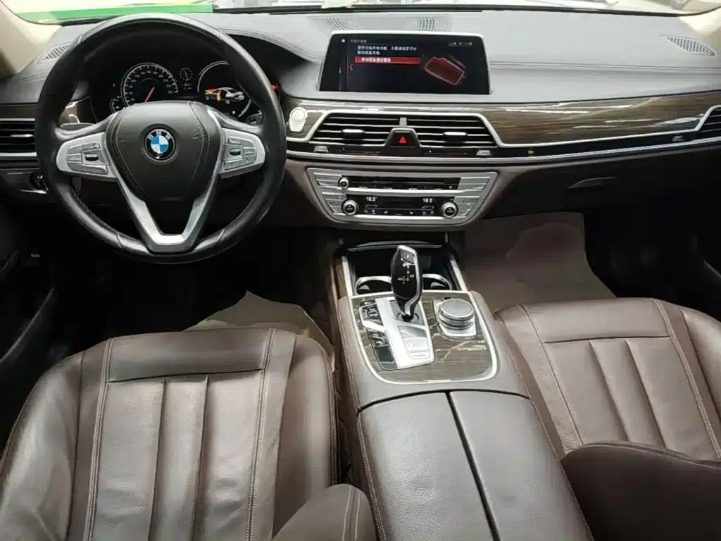 2017 BMW 7 Series 730Li Leading Edition — миниатюра 10