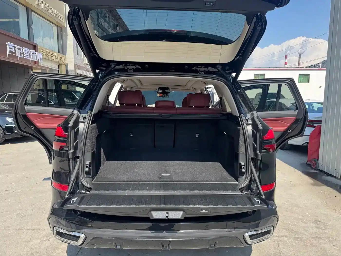 BMW X5 2023 xDrive 30Li M Sport Shadow Edition — миниатюра 16