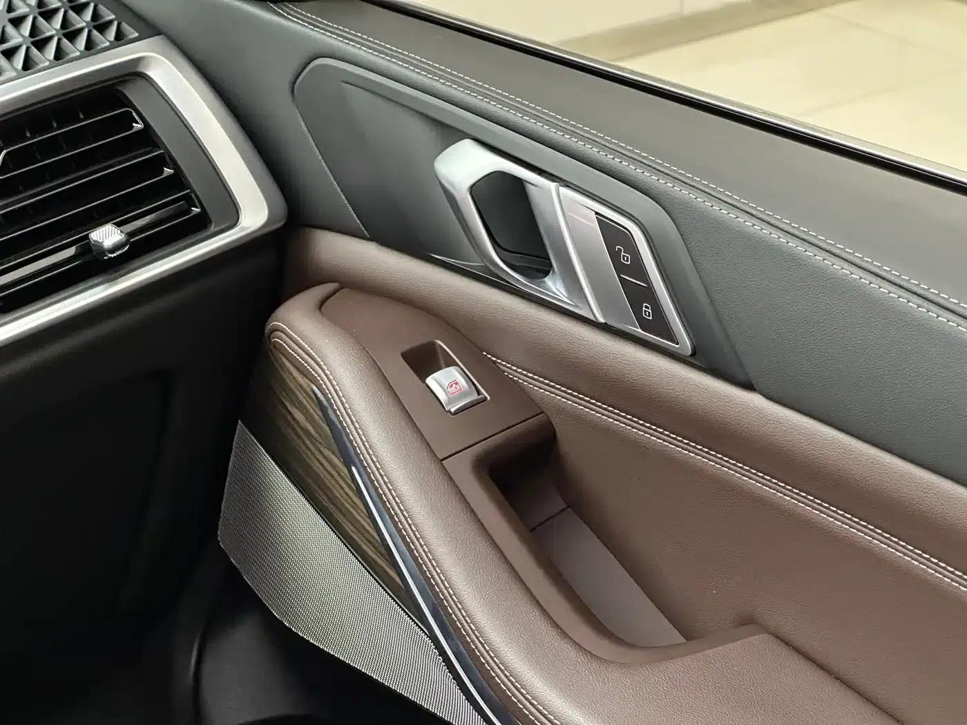 2023 BMW X5 xDrive 40Li M Sport Package — миниатюра 24