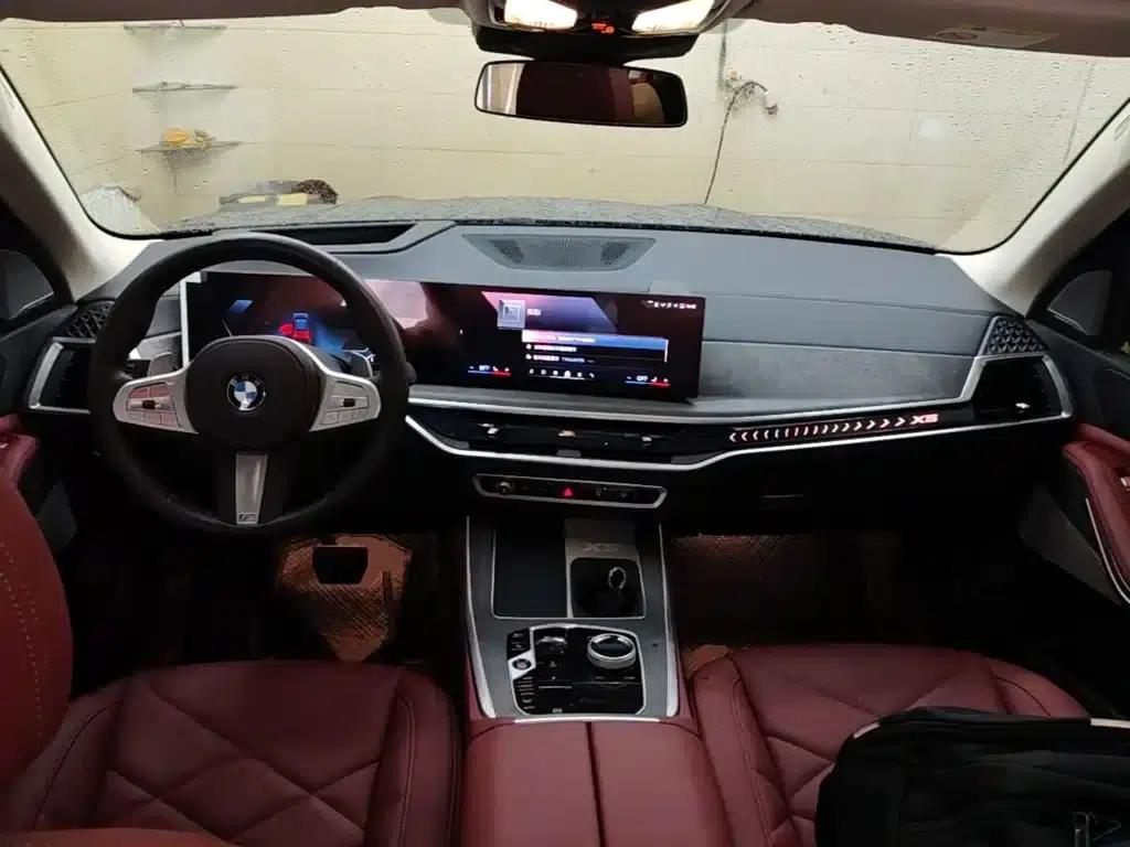 BMW X5 2023 xDrive 30Li M Sport Shadow Edition — миниатюра 16