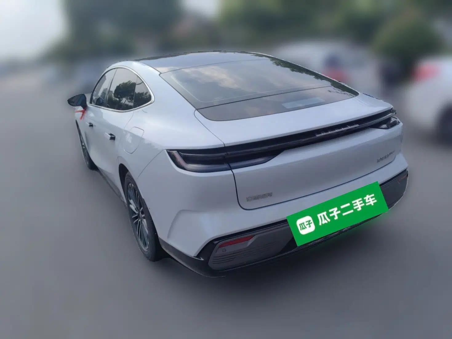 Geely Galaxy 8 2025 130km EM-i Deluxe Edition — миниатюра 4
