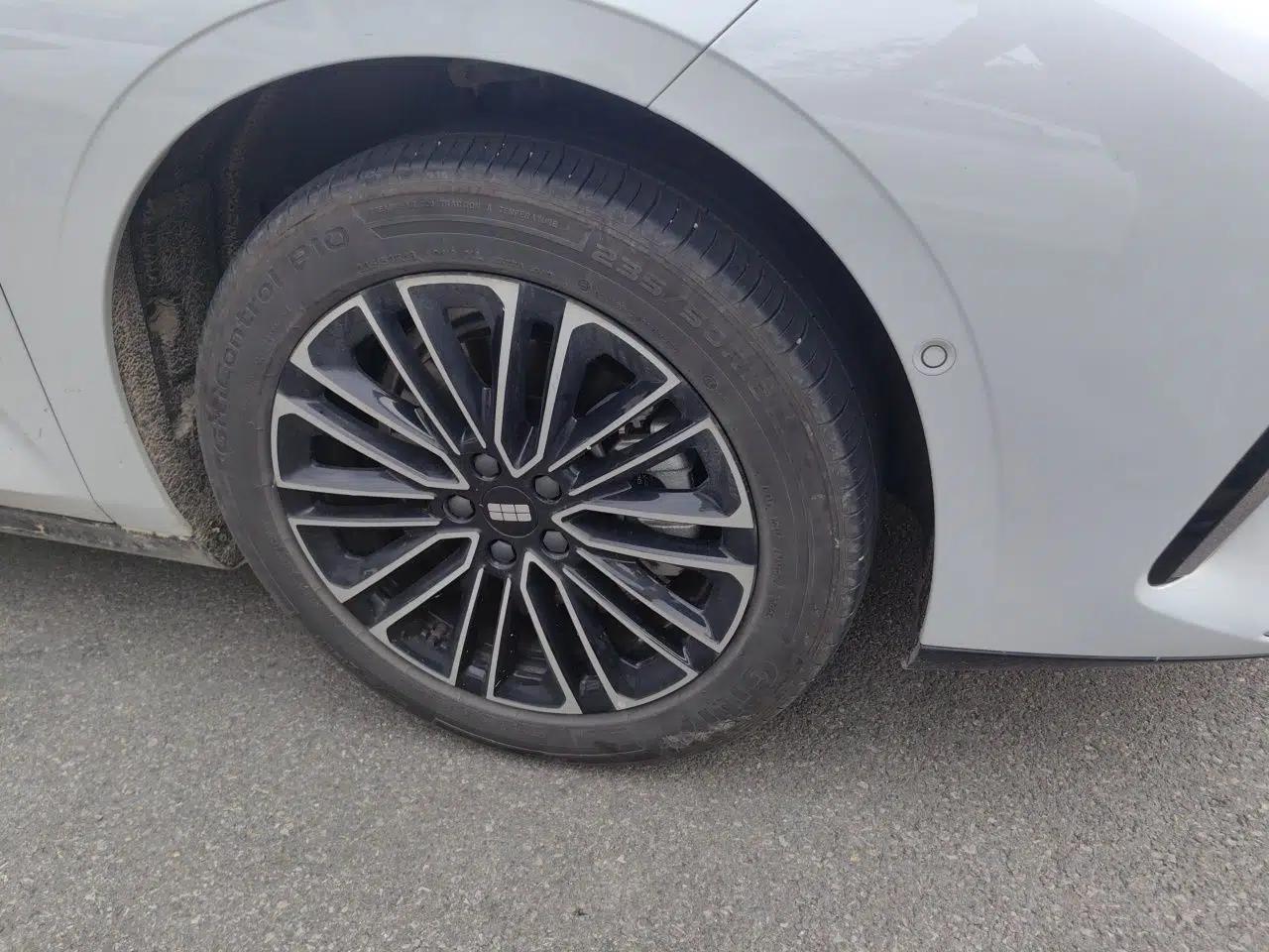 Geely Galaxy 8 2025 130km EM-i Deluxe Edition — миниатюра 8