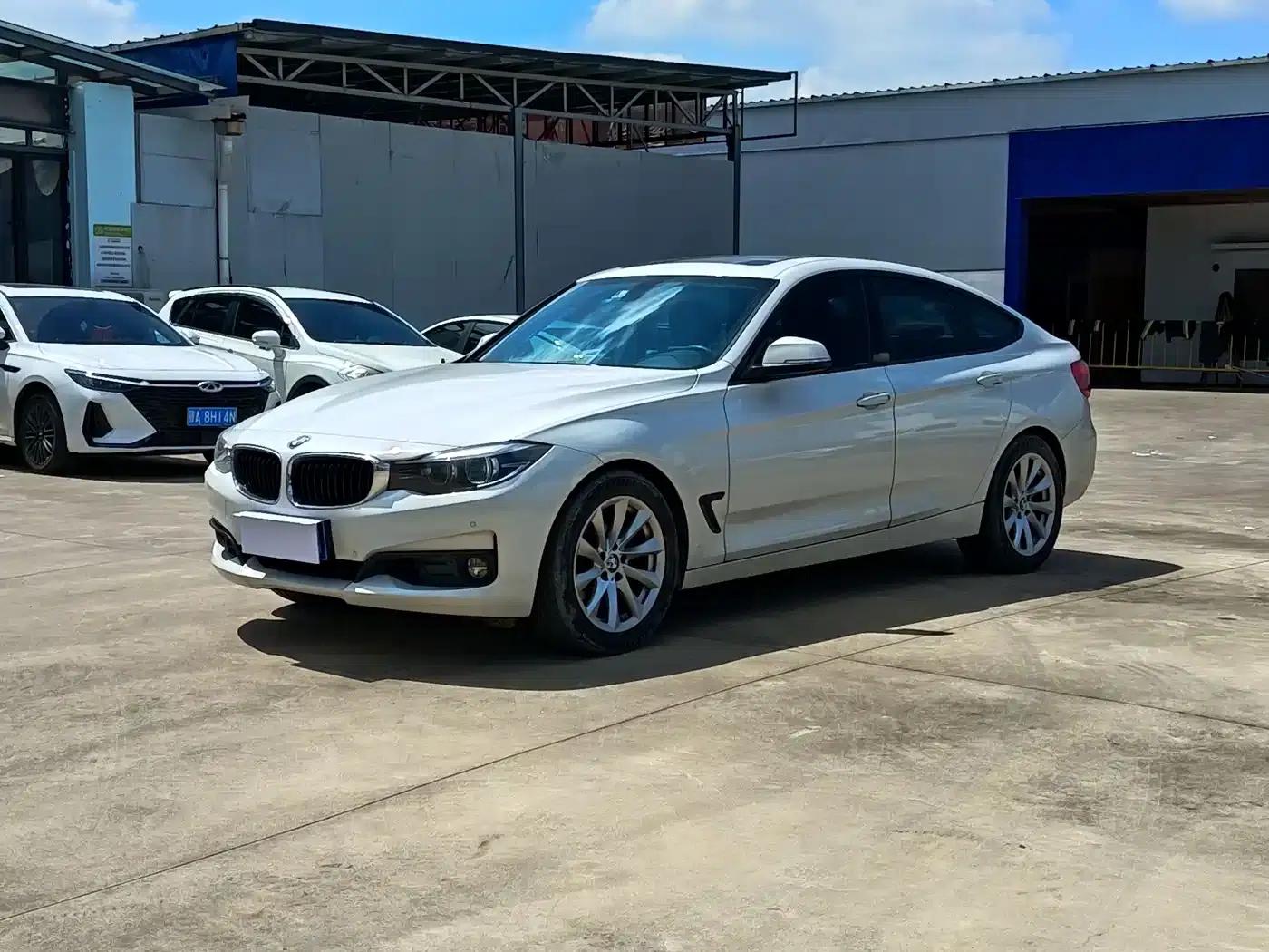 BMW 3 Series GT 2018 320i Fashion Edition — миниатюра 1