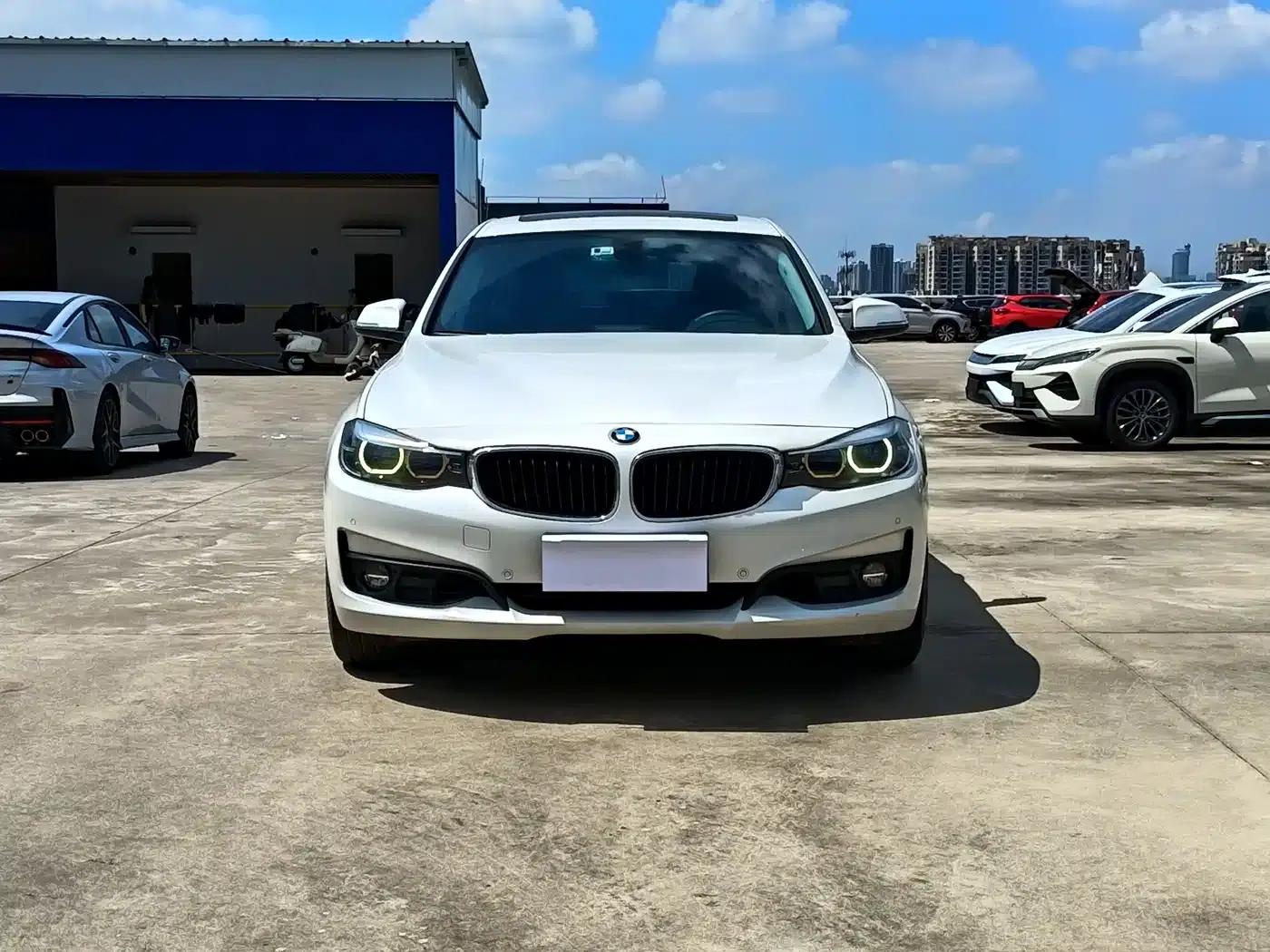 BMW 3 Series GT 2018 320i Fashion Edition — миниатюра 2