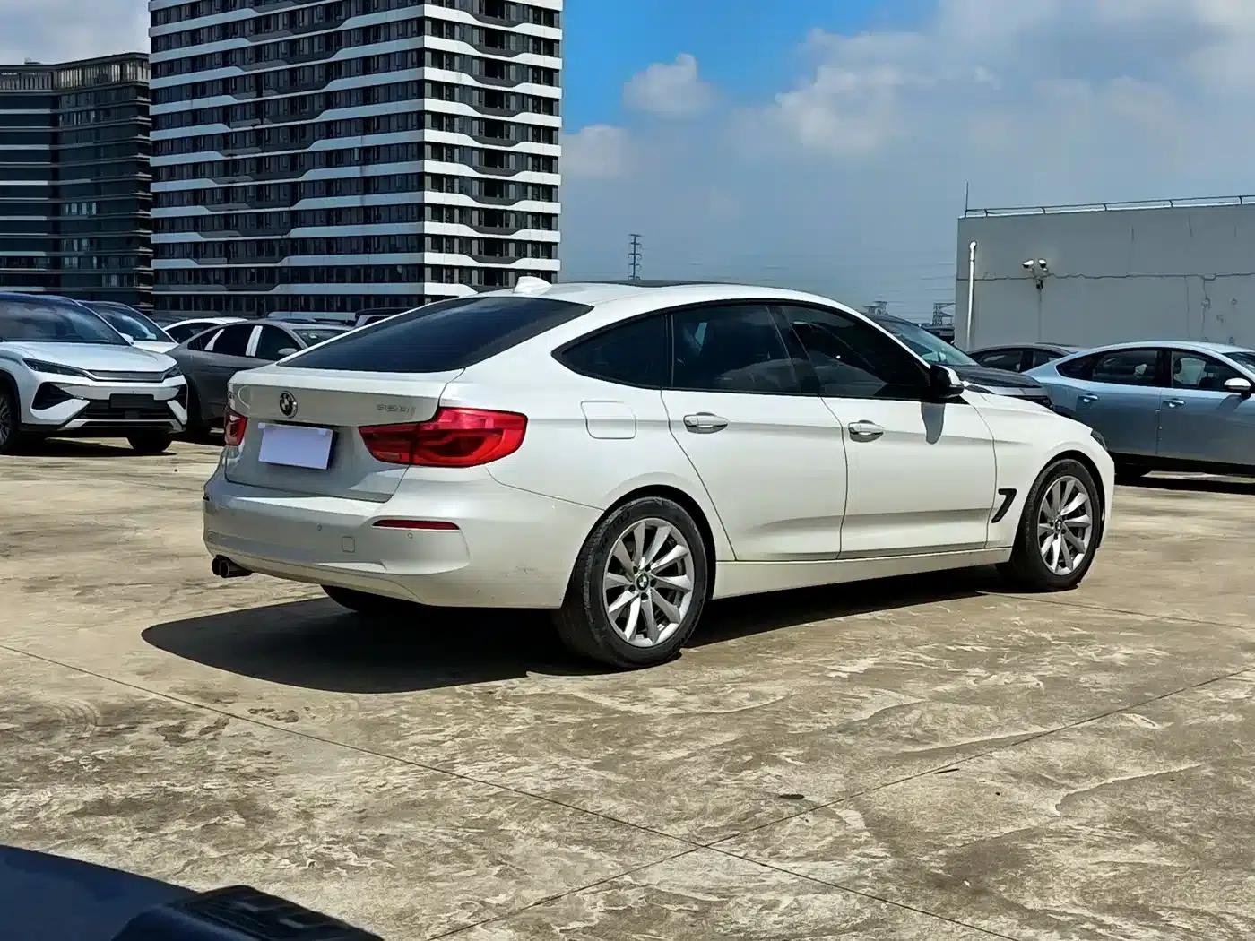 BMW 3 Series GT 2018 320i Fashion Edition — миниатюра 4