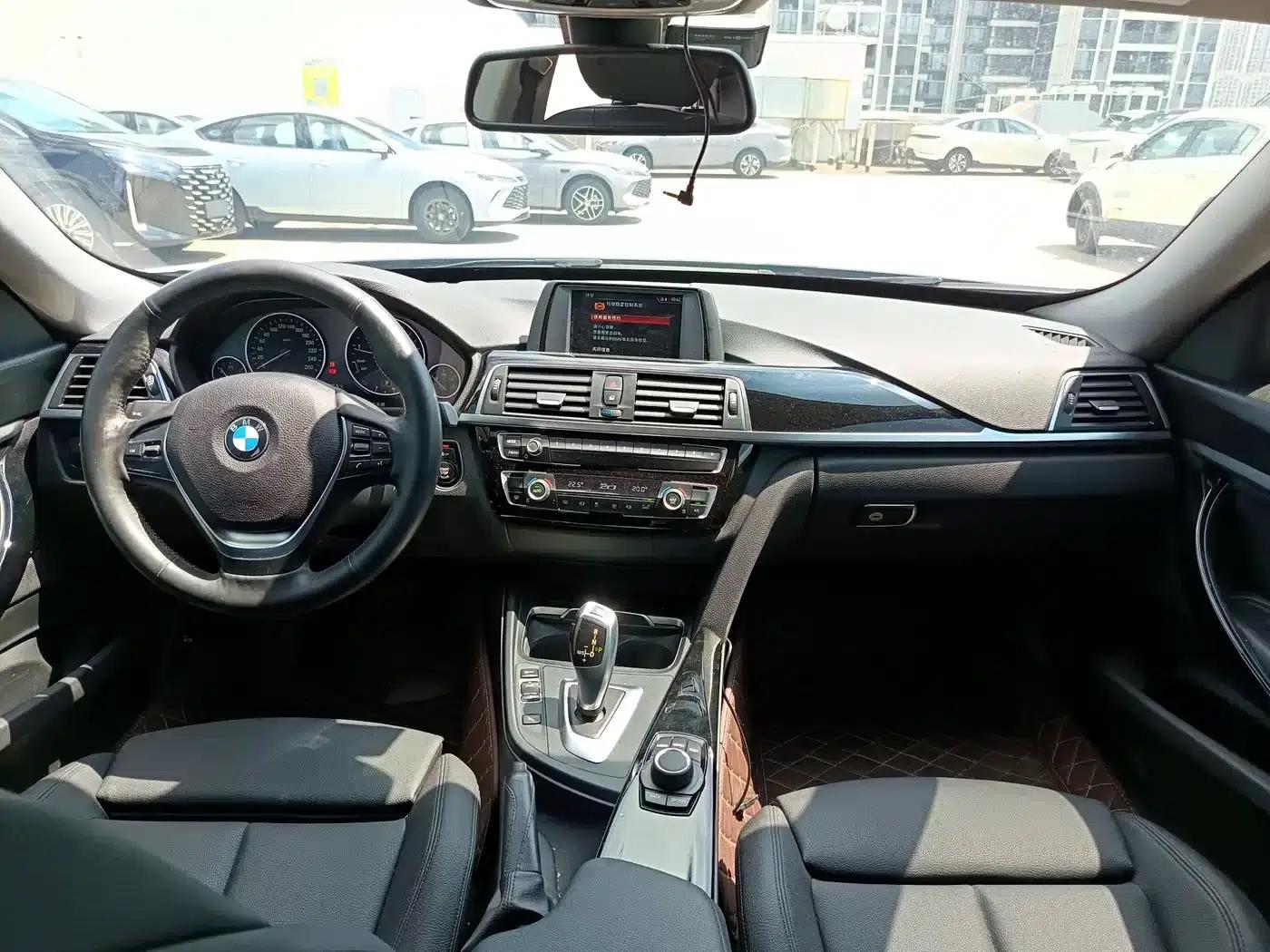 BMW 3 Series GT 2018 320i Fashion Edition — миниатюра 7