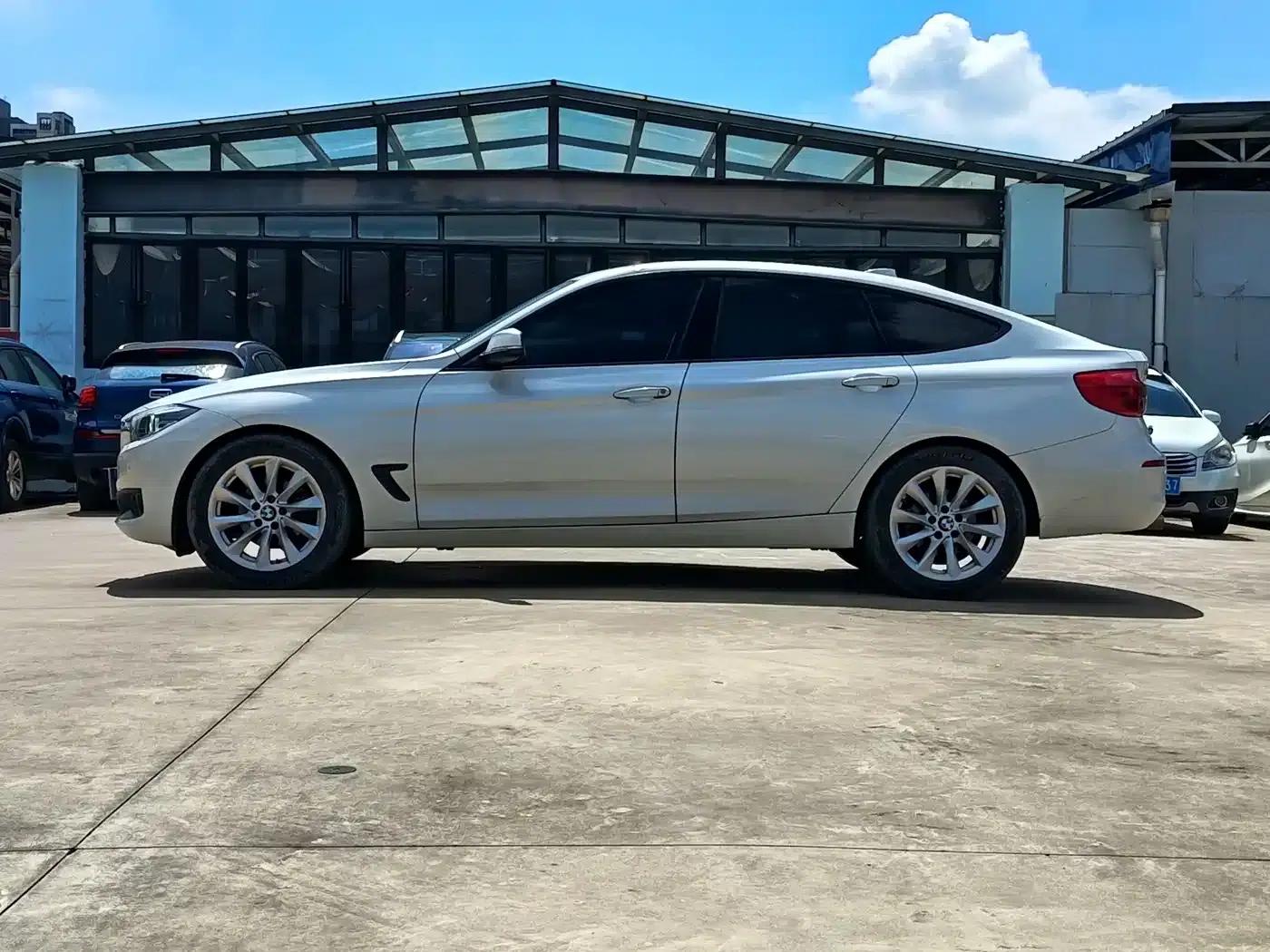 BMW 3 Series GT 2018 320i Fashion Edition — миниатюра 9