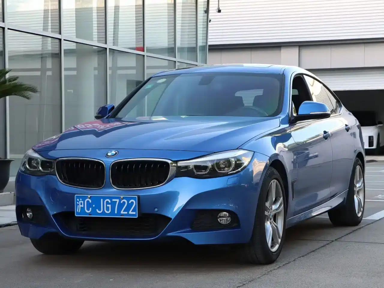 BMW 3 Series GT 2018 320i Fashion Edition — миниатюра 1