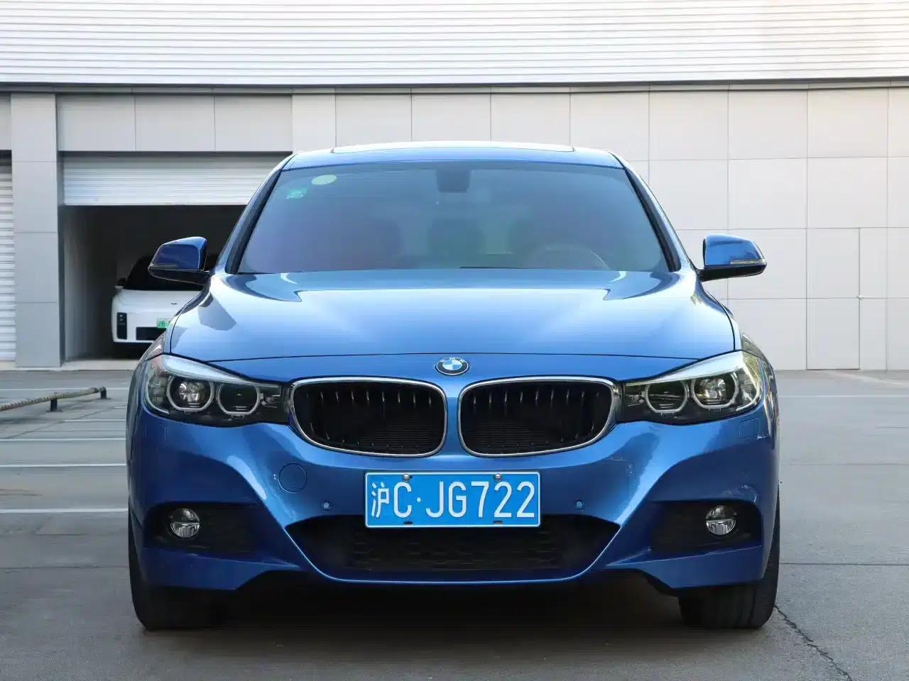 BMW 3 Series GT 2018 320i Fashion Edition — миниатюра 2
