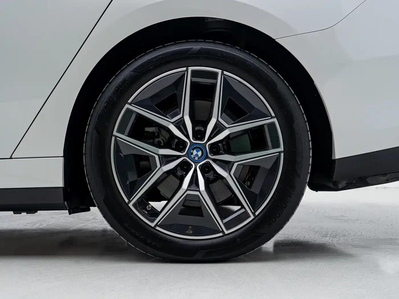 BMW i5 2024 eDrive 35L M Sport Package — миниатюра 21