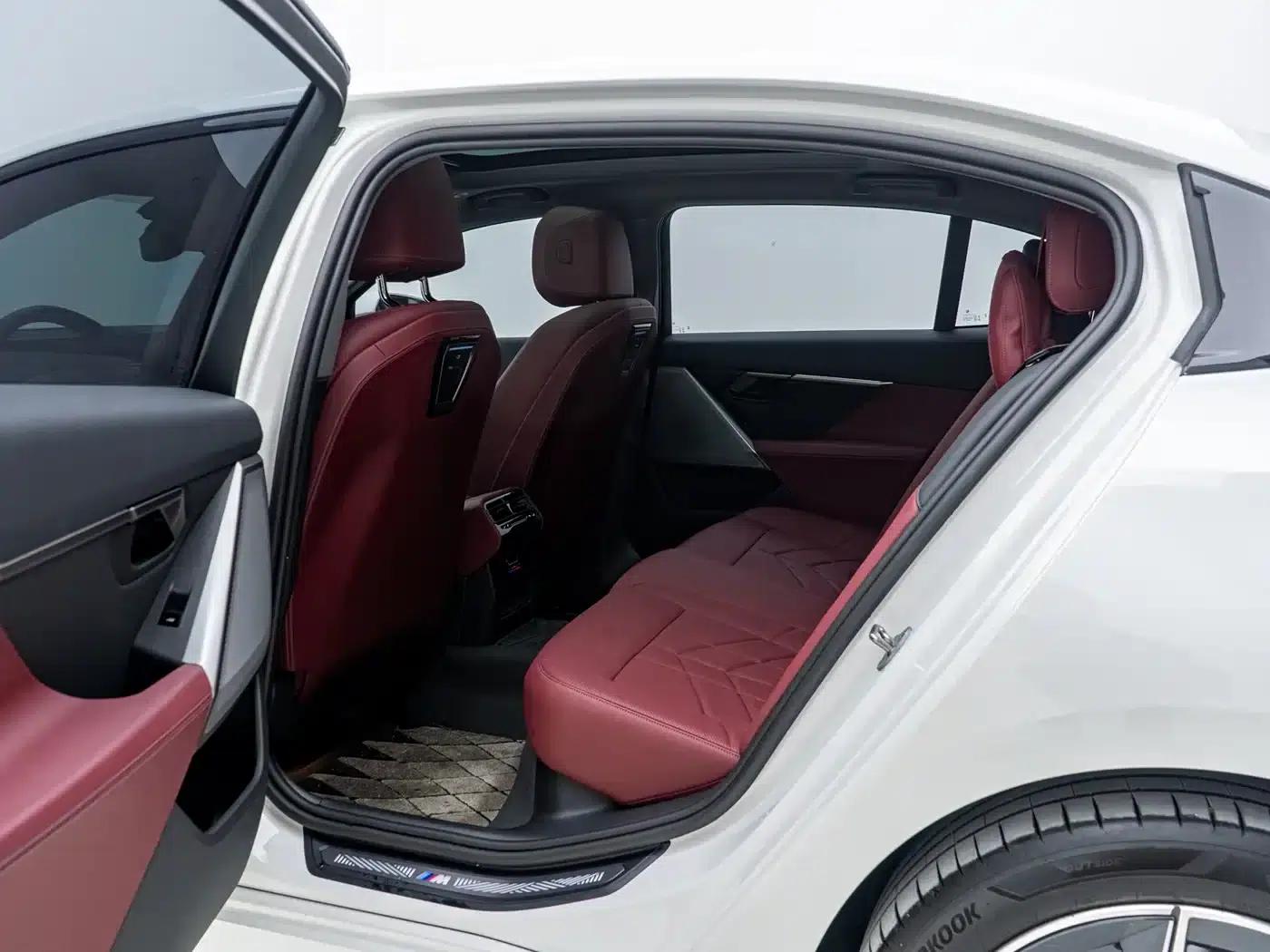 BMW i5 2024 eDrive 35L M Sport Package — миниатюра 9