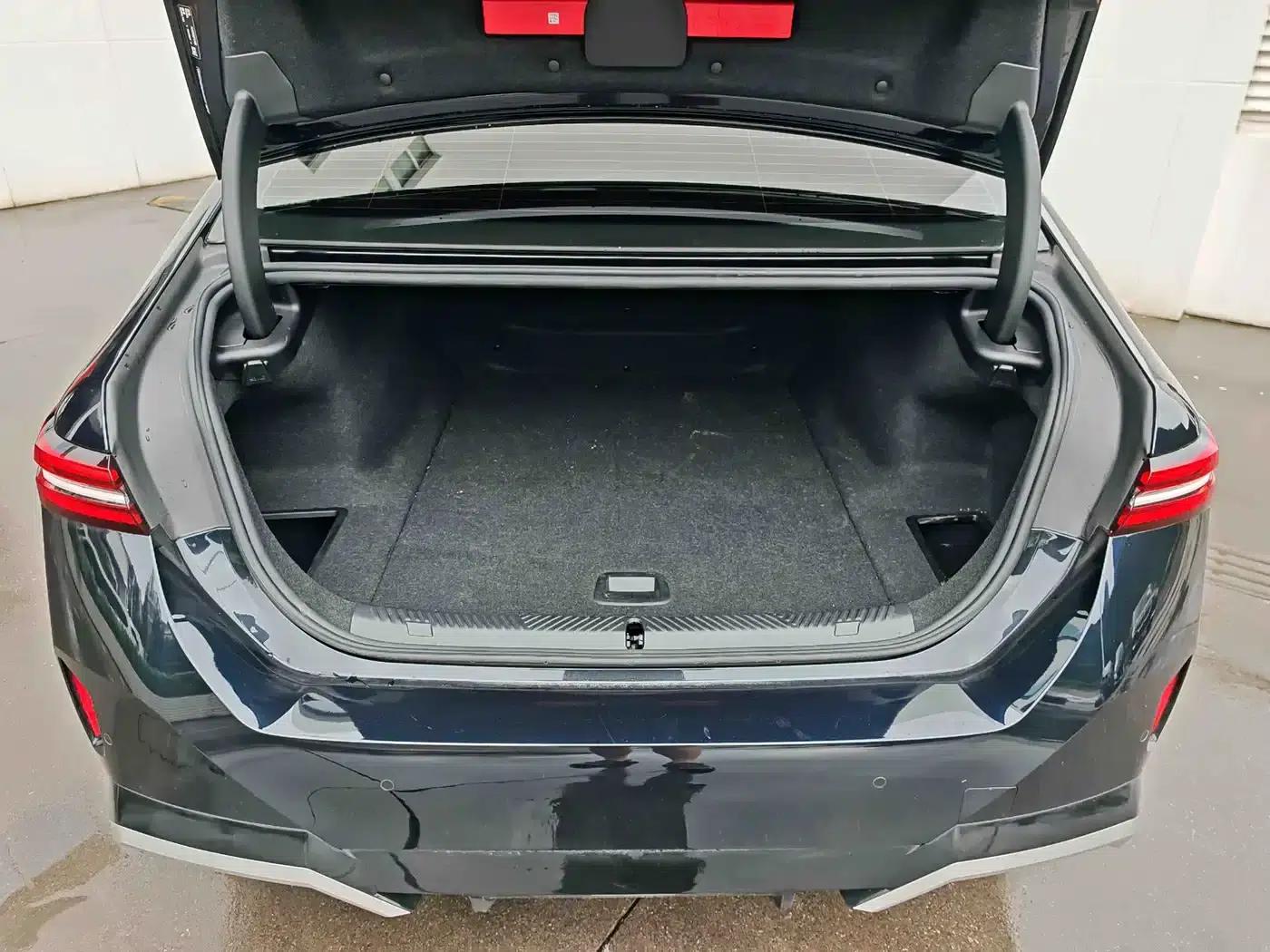BMW i5 2024 eDrive 35L Premium M Sport Package — миниатюра 13