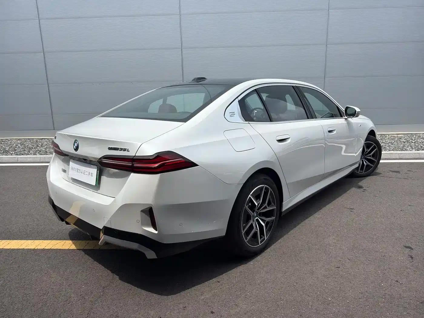 BMW i5 2025 eDrive 35L M Sport Package — миниатюра 4