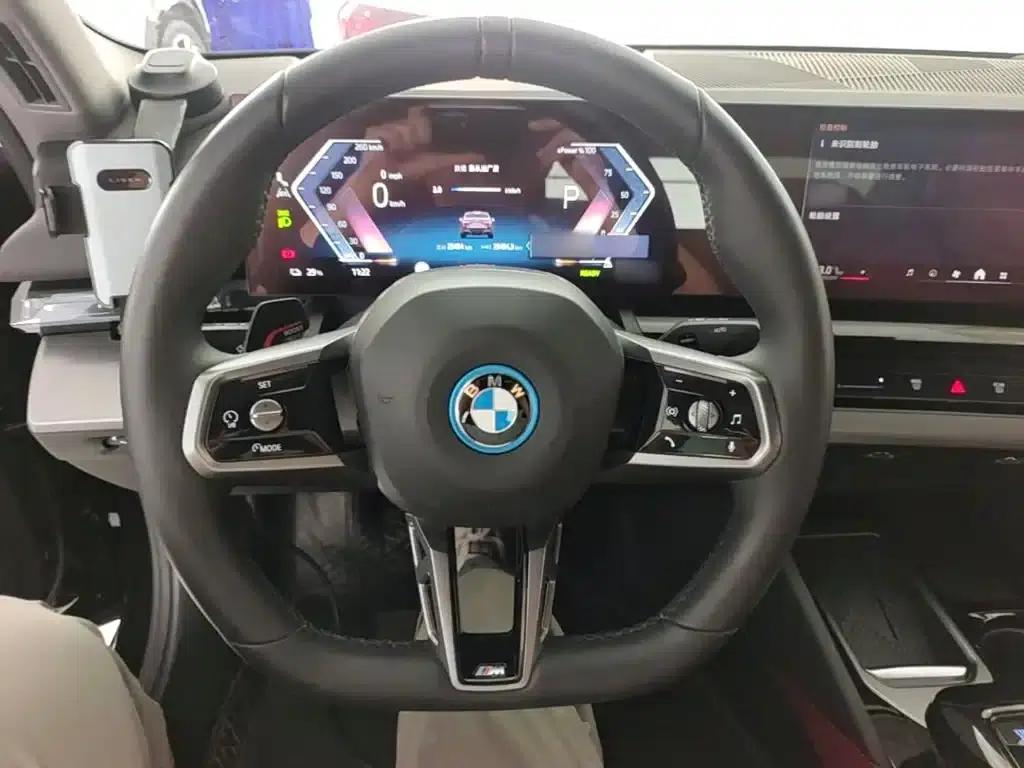 BMW i5 2025 eDrive 35L M Sport Package — миниатюра 11