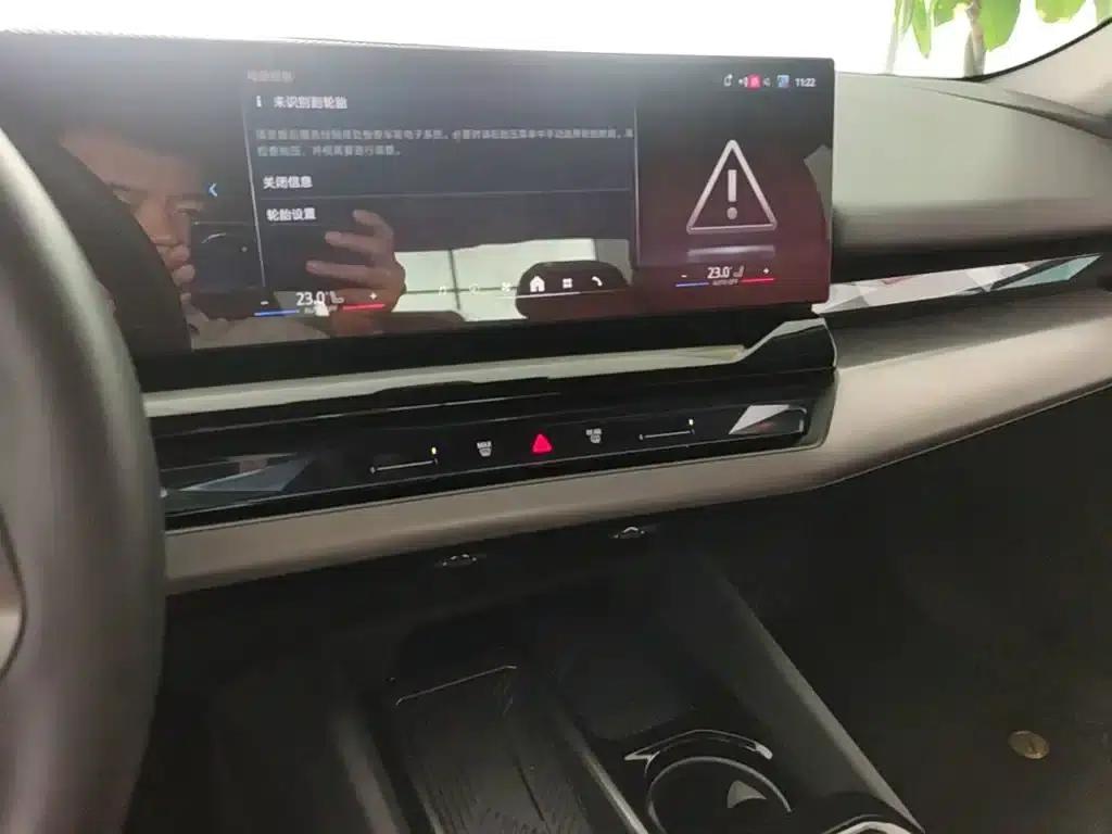 BMW i5 2025 eDrive 35L M Sport Package — миниатюра 13