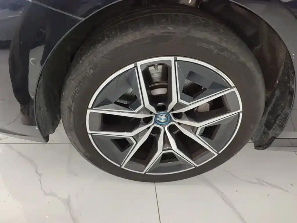 BMW i5 2025 eDrive 35L M Sport Package — миниатюра 23