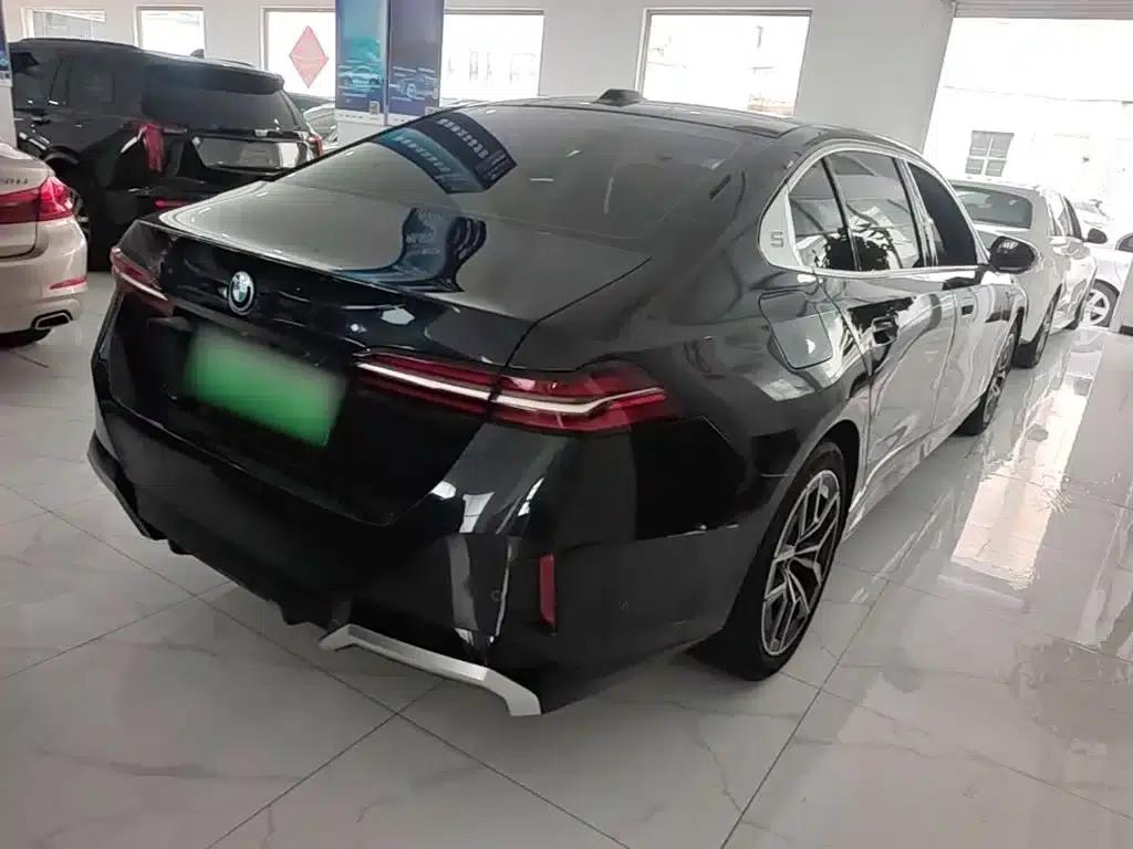 BMW i5 2025 eDrive 35L M Sport Package — миниатюра 7