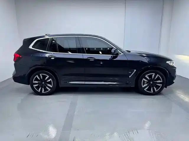 BMW iX3 2023 Leading Edition — миниатюра 6